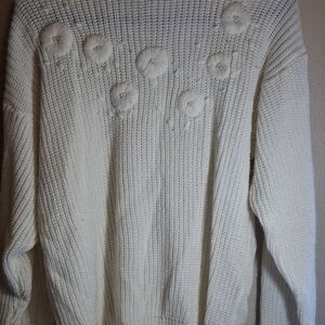 Elegant White Sweater with Floral Accents L YARN WORKS Beaded 260576 Padded Shou